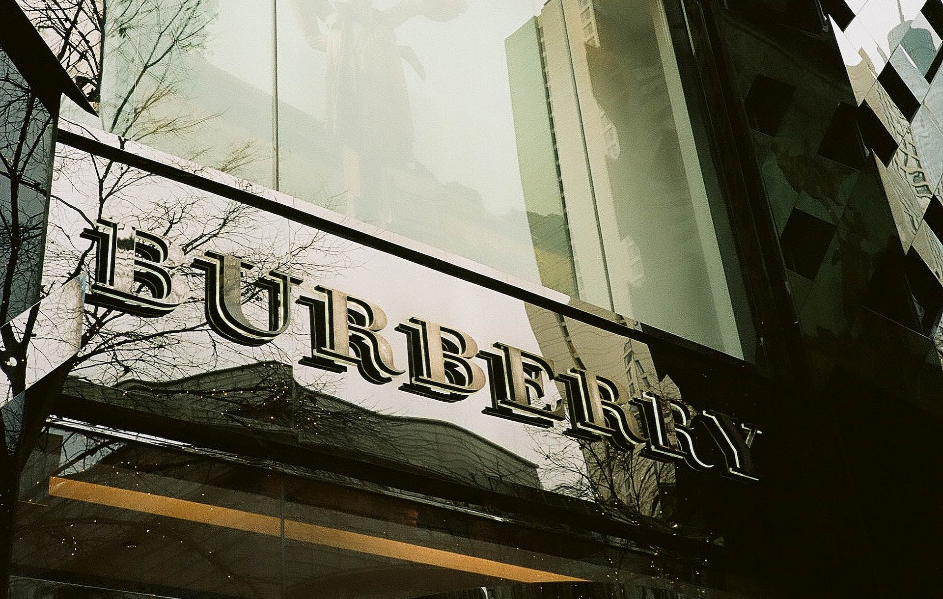Luxury Brands & Instagram: 3 Common BIG Mistakes – feat. Burberry, Tory Burch and Loboutin.